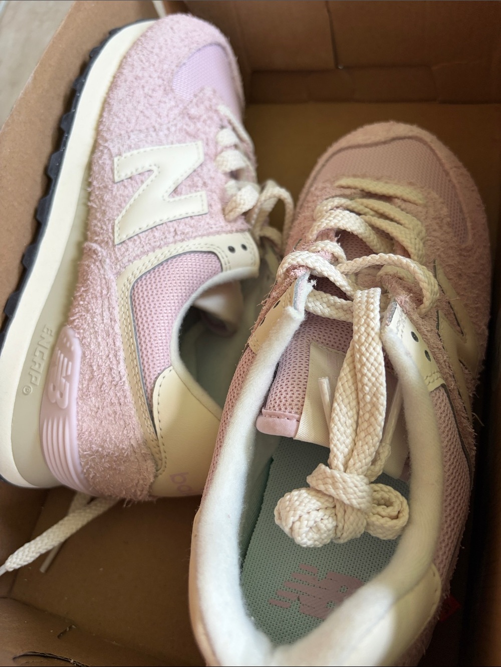 New Balance - Picture 2 of 3